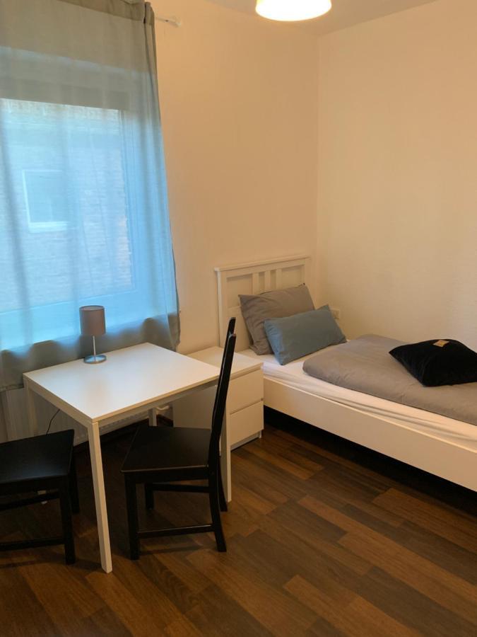 Zum Armen Mann Bed & Breakfast ดุสเซลดอร์ฟ ภายนอก รูปภาพ